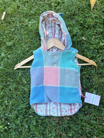 Size 00 Vibrant pastel tartan with cream floral and teddy ears